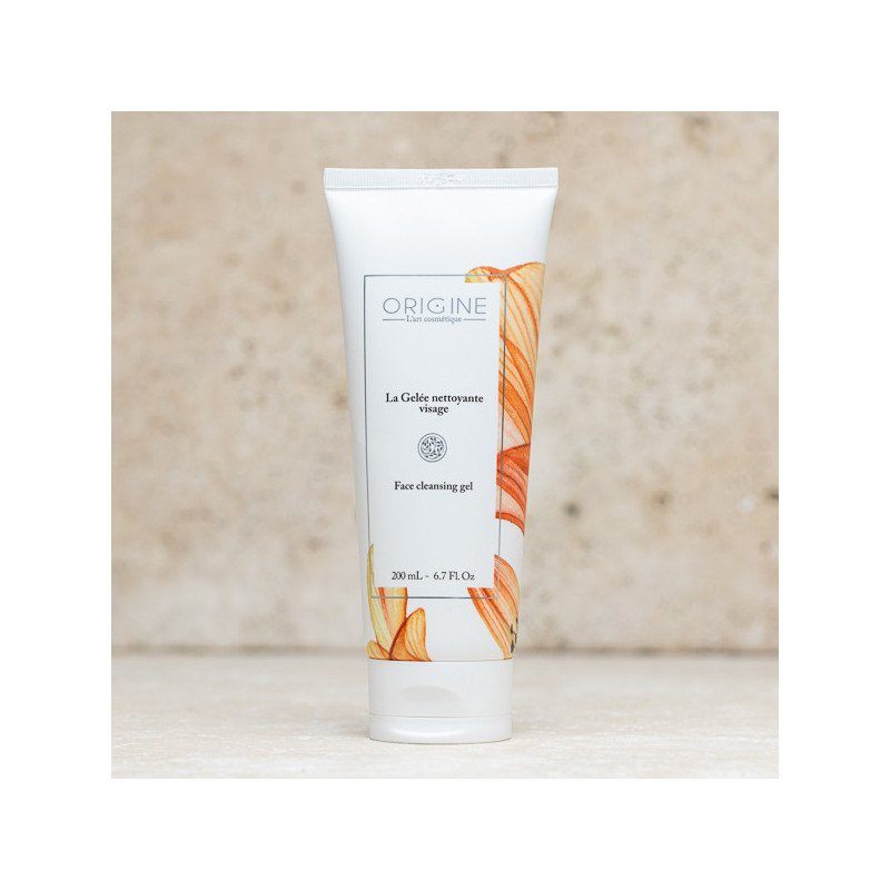 La gelée nettoyante pour le visage